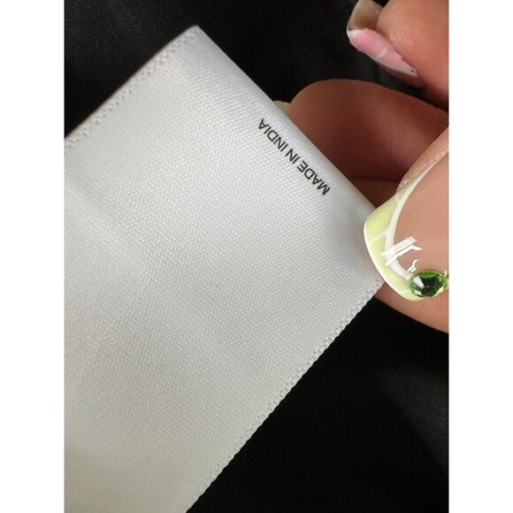 Express Daisy Eyelet Lace Rhinestone Color Embellishment Puff Sleeve Polo Romper - Picture 10 of 12